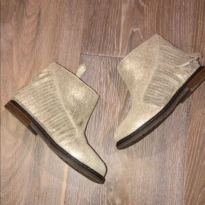 ⭐️ 2/$25 ⭐️ Sparkly Gold Ankle Boots for Kids
